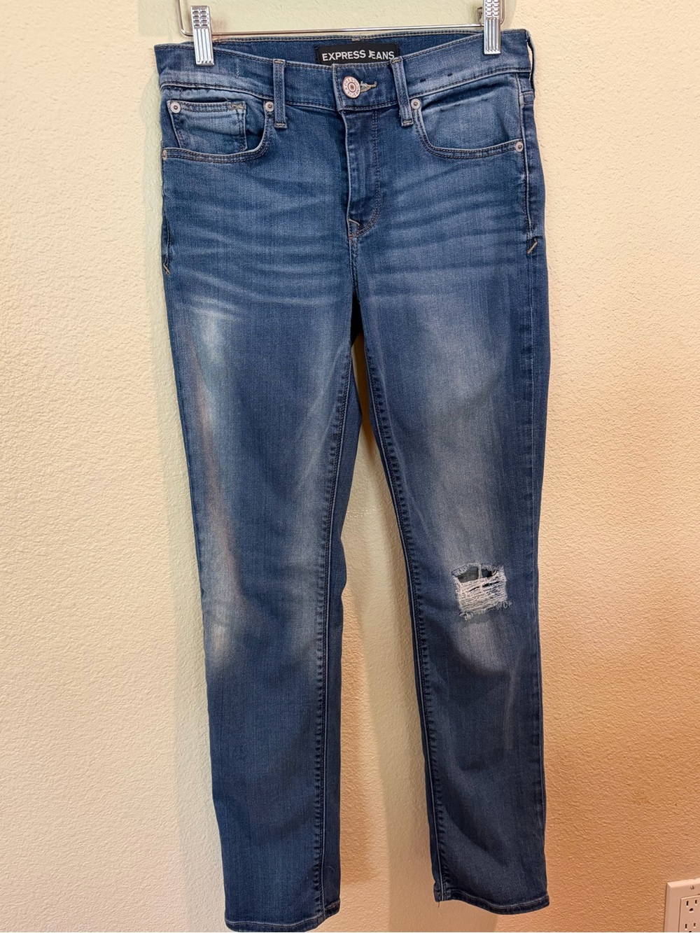 Express Women's Medium Blue Skinny Jeans with Knee Distress